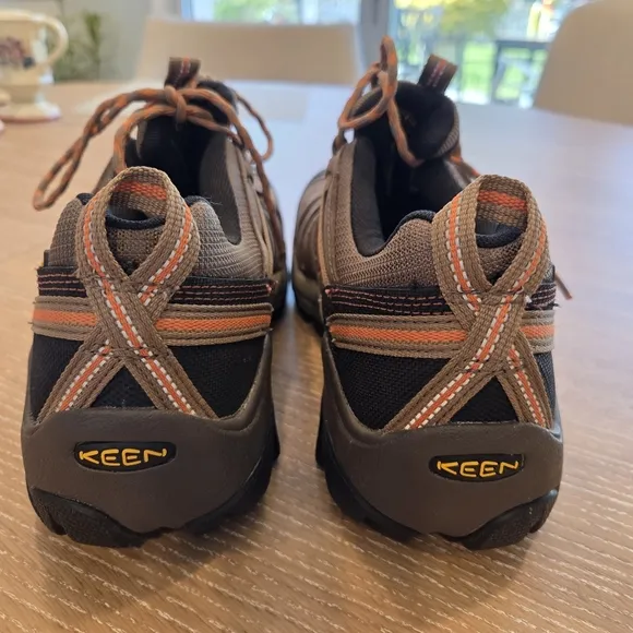 New Keen Men's Voyageur Mid Height Breathable Hiking Boots Sz 8 1/2 Brown/Orange