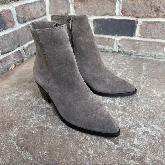 NEW La Canadienne Peter Waterproof Bootie,  Size 9