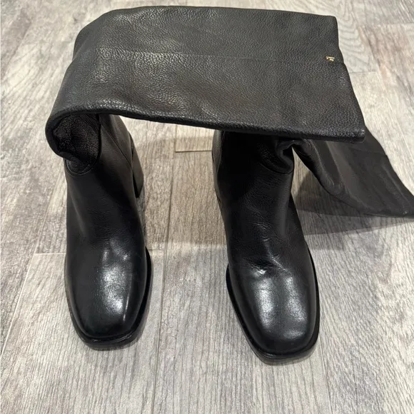 New Larroude black Ricky leather boots