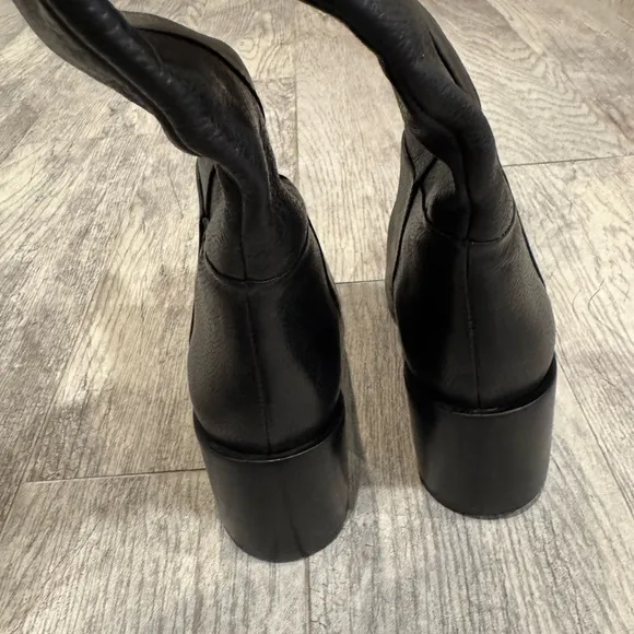 New Larroude black Ricky leather boots