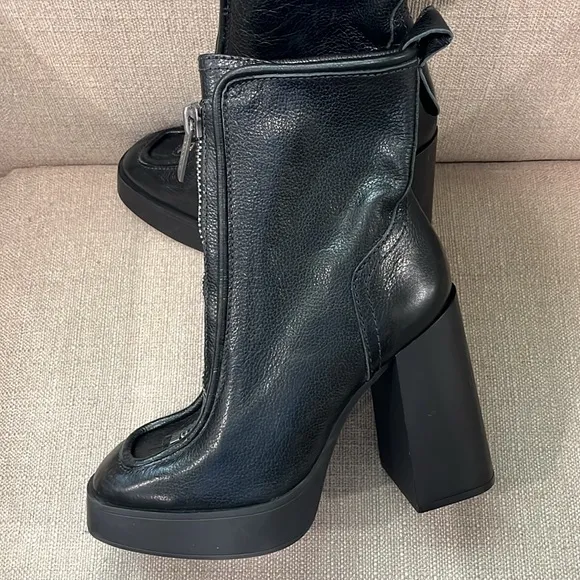 NEW Larroude Nicole Hi Boot - Black LeatherSize 8.5