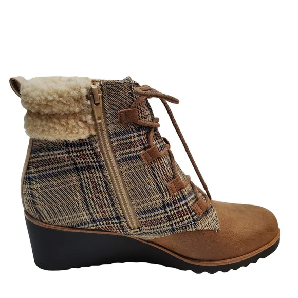 New Lifestride Womens Booties Zone Cushioned Ankle Boots 8.5M Brown Plaid