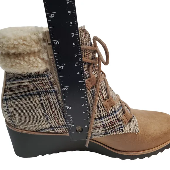 New Lifestride Womens Booties Zone Cushioned Ankle Boots 8.5M Brown Plaid
