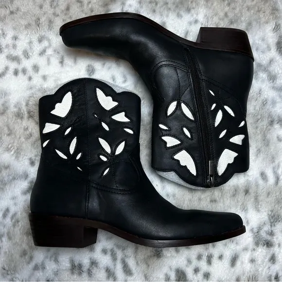 New Lucky Brand Herzie Black Leather Cowboy Short Boots Cutouts sz 6 / 36.5