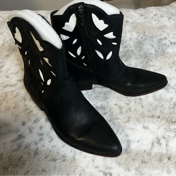 New Lucky Brand Herzie Black Leather Cowboy Short Boots Cutouts sz 6 / 36.5