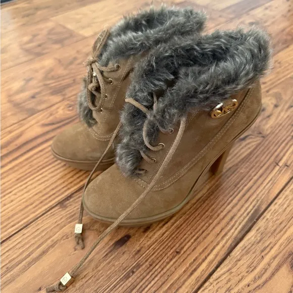 New Michael Kors Brown Fur-Trimmed Women's Heeled Lace Up Ankle Boots size 6