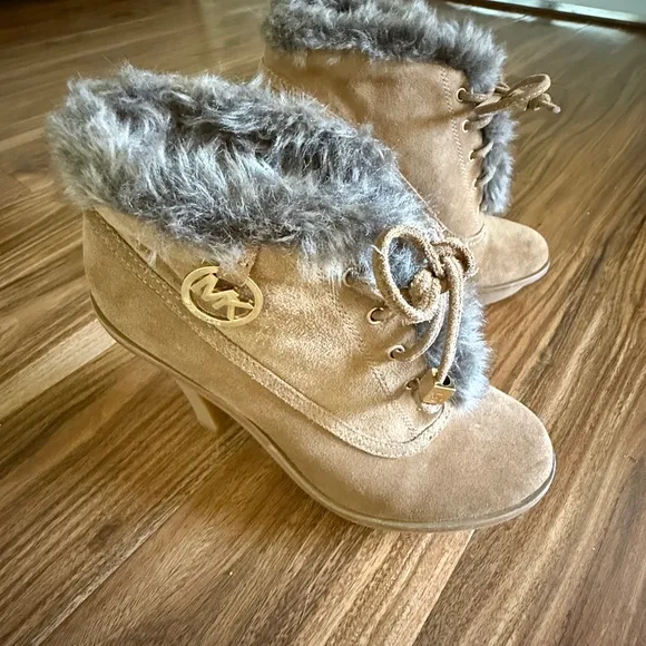 New Michael Kors Brown Fur-Trimmed Women's Heeled Lace Up Ankle Boots size 6