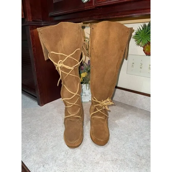 New Minnetonka Front Lace Knee High Boot Size 6 - Tan