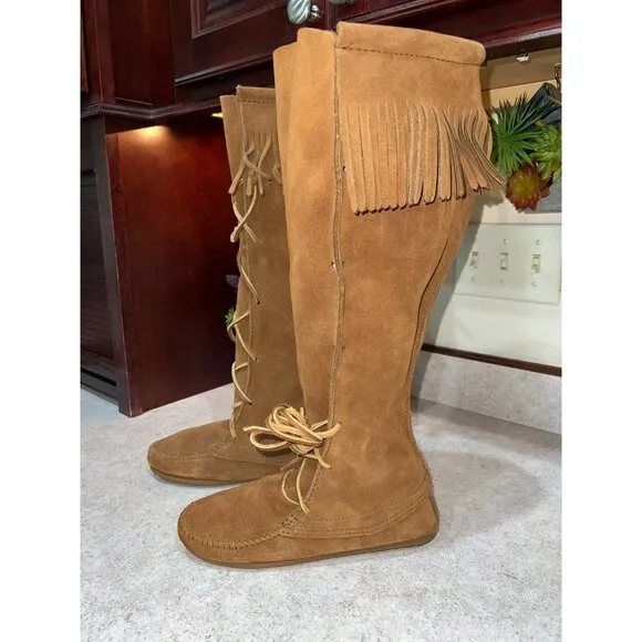 New Minnetonka Front Lace Knee High Boot Size 6 - Tan