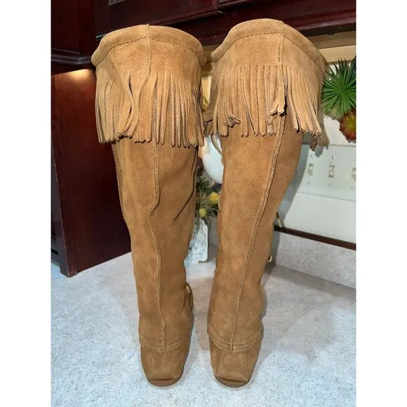 New Minnetonka Front Lace Knee High Boot Size 6 - Tan