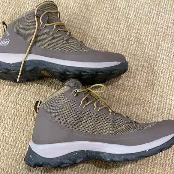 New NIB! REI Co-op flash Hiking Boots Men’s size 11.5