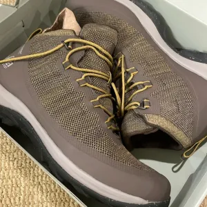 New NIB! REI Co-op flash Hiking Boots Men’s size 11.5