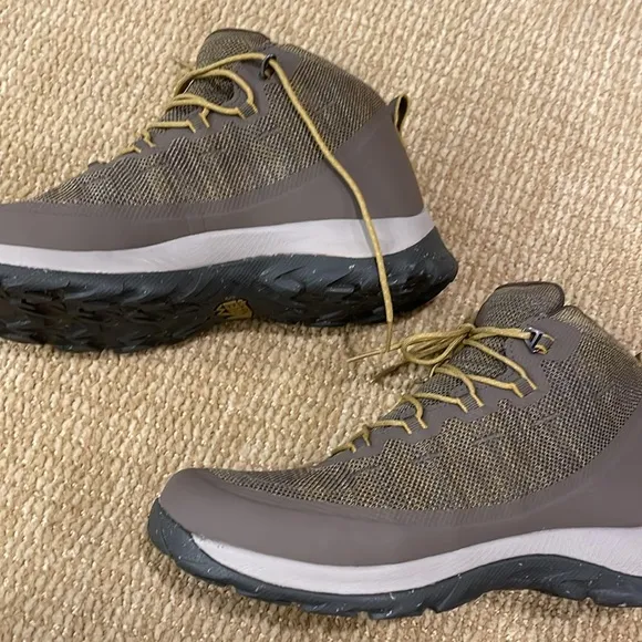 New NIB! REI Co-op flash Hiking Boots Men’s size 11.5