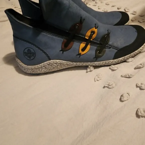 New Rieker Z7582 Liv Stylish Blue Ankle Boots with Unique Design Sz41