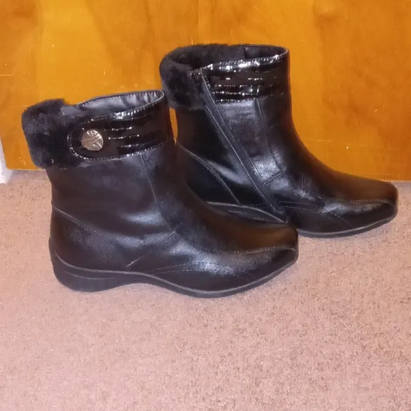 NEW size 8WW (4E) Black Winter Ankle Boots Ortho-Line by Hoopoe