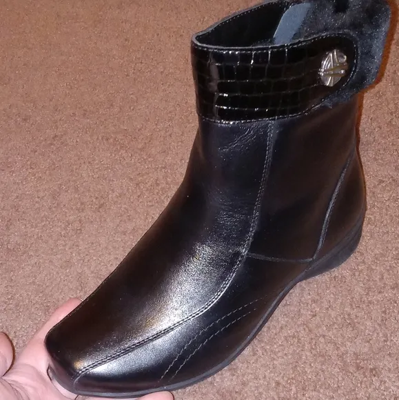 NEW size 8WW (4E) Black Winter Ankle Boots Ortho-Line by Hoopoe
