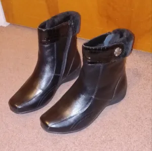 NEW size 8WW (4E) Black Winter Ankle Boots Ortho-Line by Hoopoe