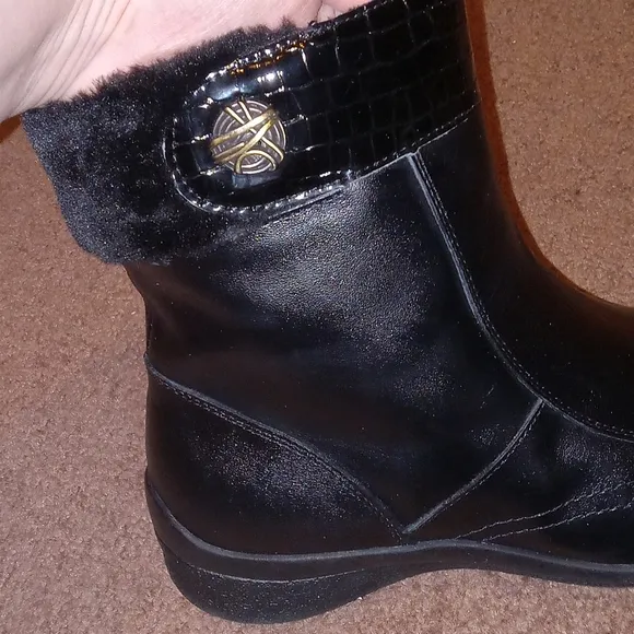 NEW size 8WW (4E) Black Winter Ankle Boots Ortho-Line by Hoopoe