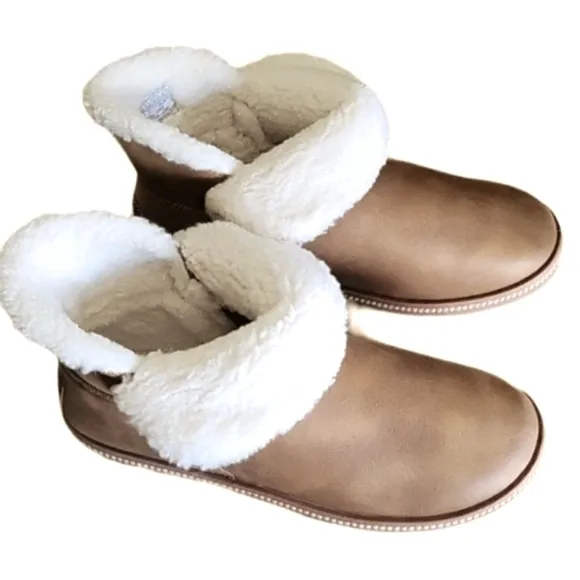 NEW! SKECHERS Cozy Campfire Song Birds Sherpa Lined Ankle Boots Booties 6.5.