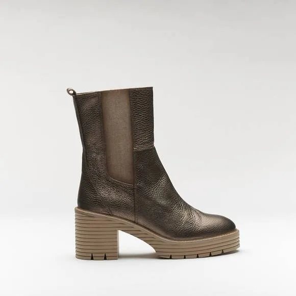 NEW SOFTWAVES women's margo boots in metal taupe