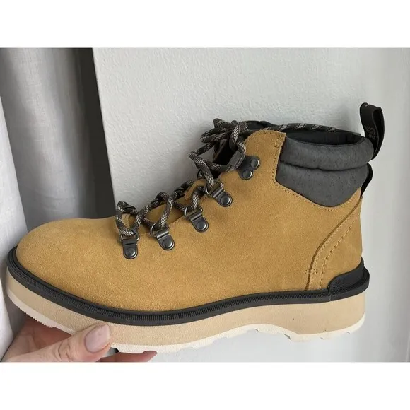 New SOREL HI-LINE HIKING WOMEN SNEAKERS BOOTS LEATHER SUEDE TAN 8.5 M Lace Up