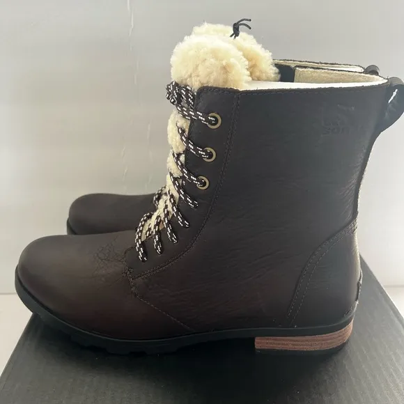 New Sorel Women’s Emelie Short Lace Cozy Boots Size: 10