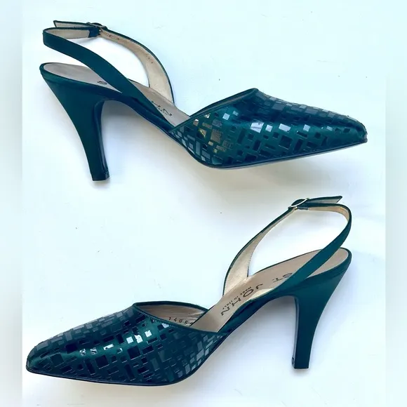 New St. John Slingback Satin embellished shoes, size 7.5, emerald green