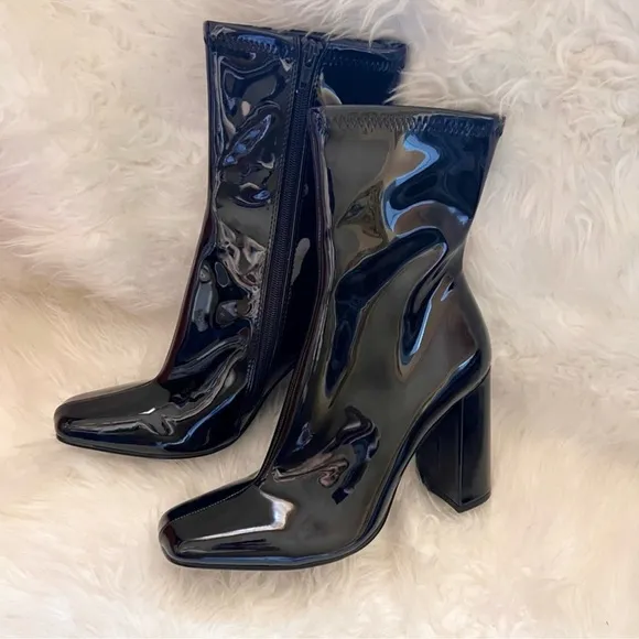 New! STEVE MADDEN Fulton Square Heel Patent Faux Leather Ankle Boots