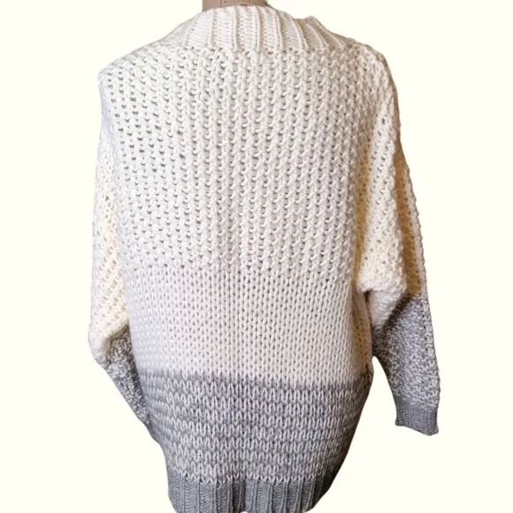 NEW Topshop Size Medium White Gray Wool Blend Chunky Knit Contrast Panel Sweater