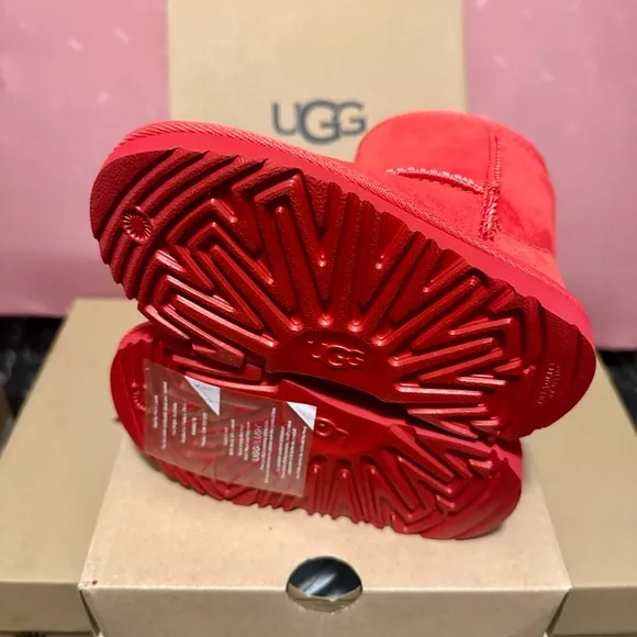 New UGG CLASSIC SHORT II Kids Boots