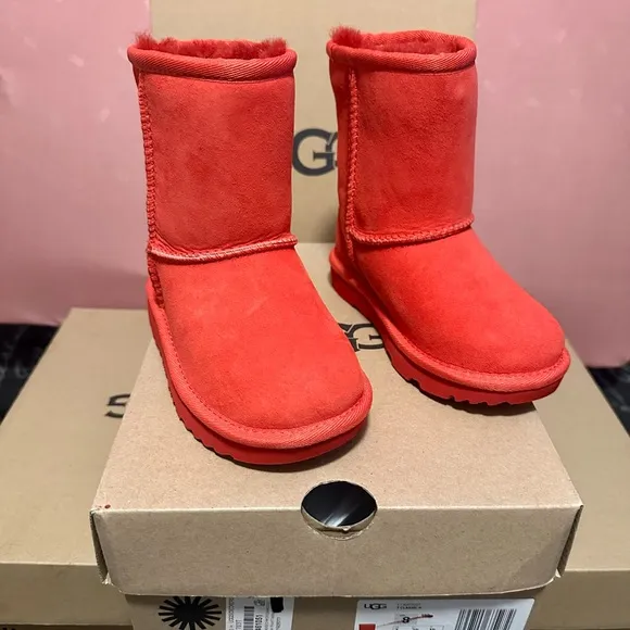 New UGG CLASSIC SHORT II Kids Boots