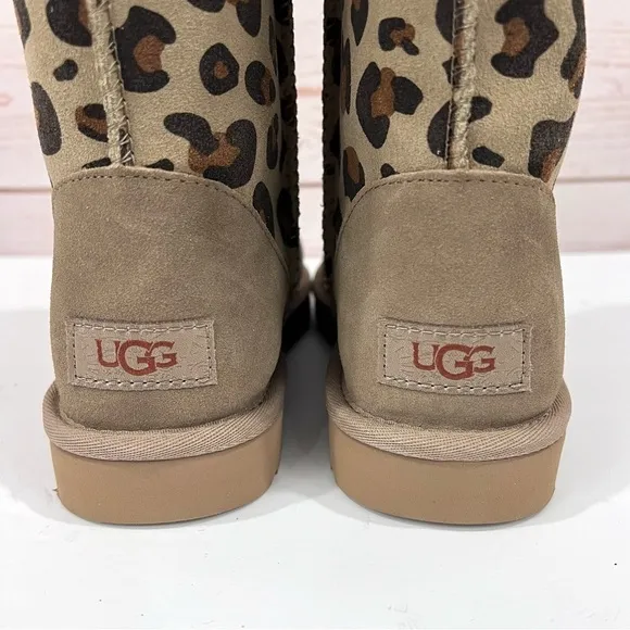 NEW UGG Classic Short II Sheepskin Fur Lined Spotty Leopard Print Boots