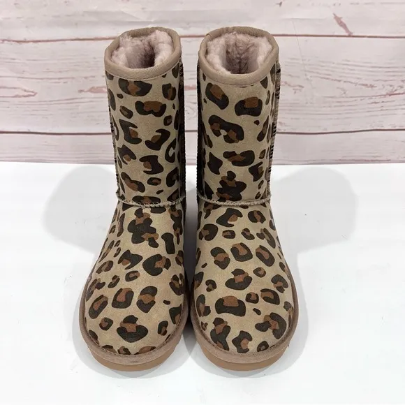 NEW UGG Classic Short II Sheepskin Fur Lined Spotty Leopard Print Boots