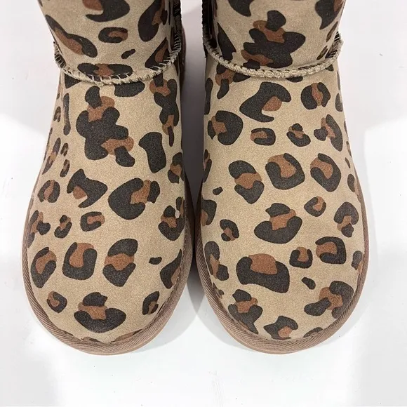 NEW UGG Classic Short II Sheepskin Fur Lined Spotty Leopard Print Boots