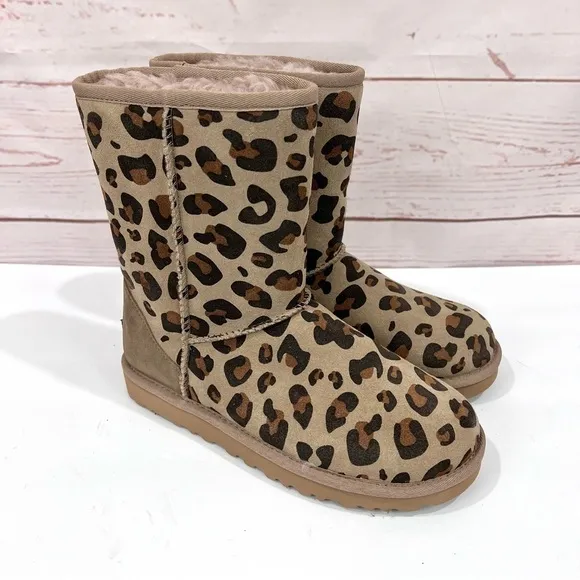 NEW UGG Classic Short II Sheepskin Fur Lined Spotty Leopard Print Boots