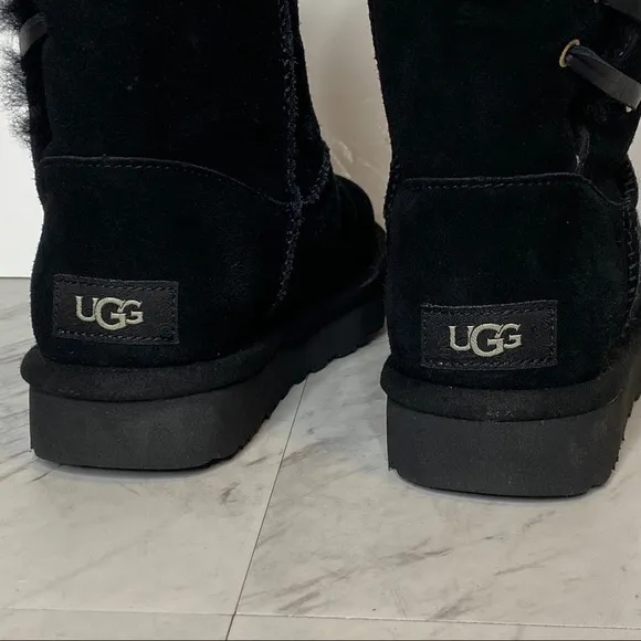 New! UGG Constantine Black Short Winter Boot 6