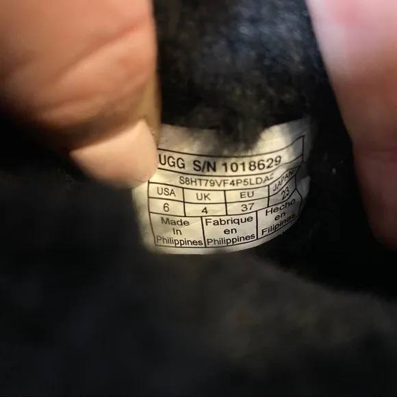 New! UGG Constantine Black Short Winter Boot 6