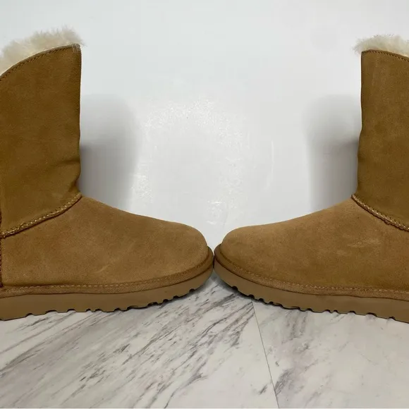 New! UGG Constantine Chestnut Short Winter Boot 8