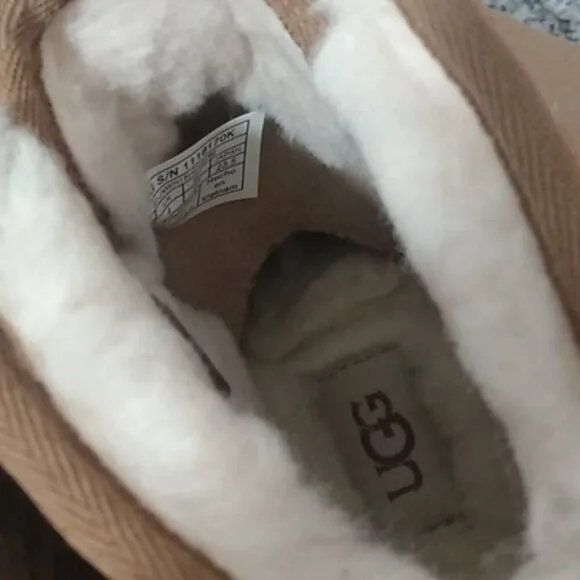 NEW UGG Kids Neumel II Graphic Stitch Chukka Boots, Chestnut