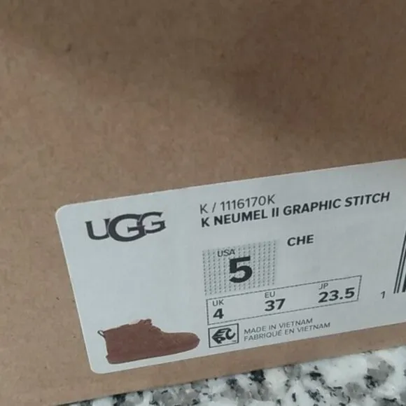 NEW UGG Kids Neumel II Graphic Stitch Chukka Boots, Chestnut