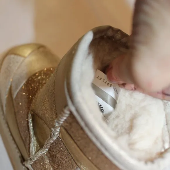 NEW UGG LEATHER PATCHWORK BOOTS TODDLER GIRLS GOLD‎ 7