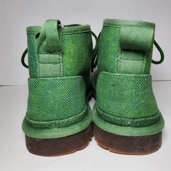 NEW Ugg Neumel Natural Leaf Green Men’s Lace-Up Chukka Hiking Walking Boots