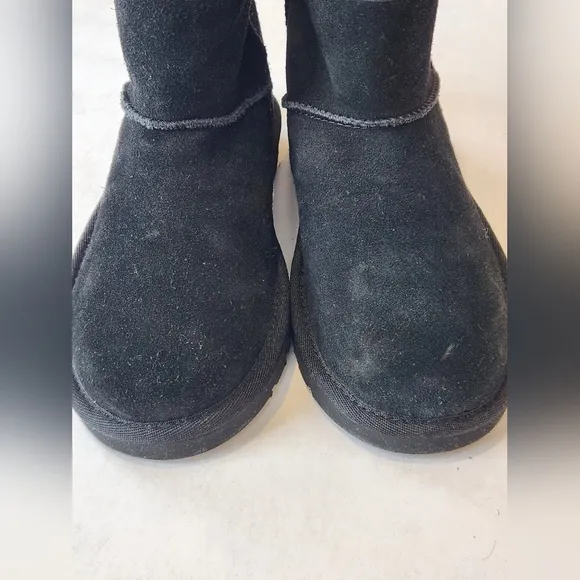 NEW! || UGGS || Jona black suede mini boots shearling pretreated sz 2