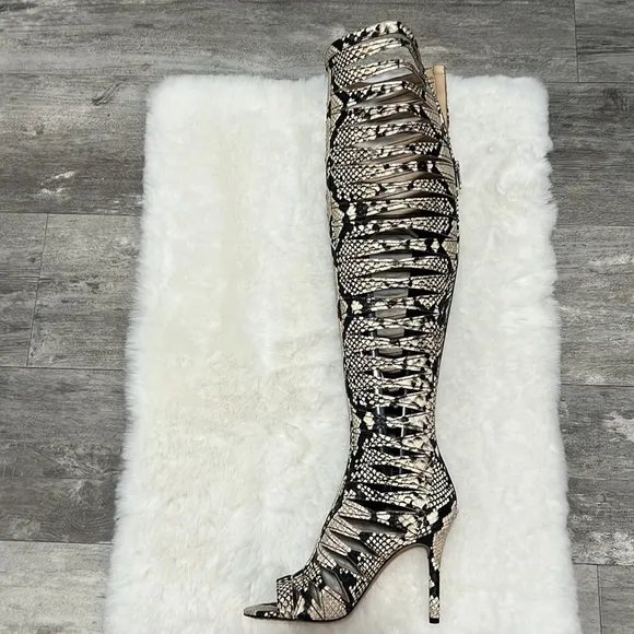 NEW VINCE CAMUTO Chandra Gladiator Snake EmbossedPeep Toe Heel Boot