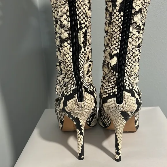 NEW VINCE CAMUTO Chandra Gladiator Snake EmbossedPeep Toe Heel Boot