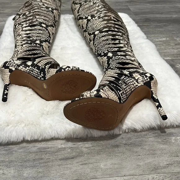 NEW VINCE CAMUTO Chandra Gladiator Snake EmbossedPeep Toe Heel Boot