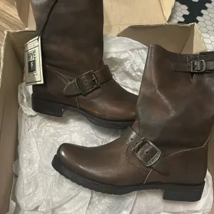 New with tag Frye Veronica Short Boots! Size 7