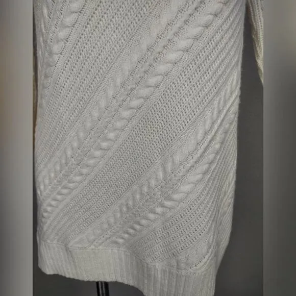 New York and Company Cream Cable Knit Sweater Size Medium