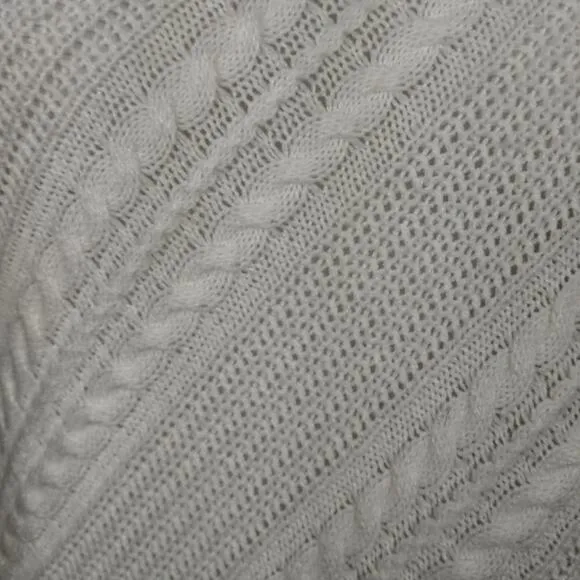 New York and Company Cream Cable Knit Sweater Size Medium