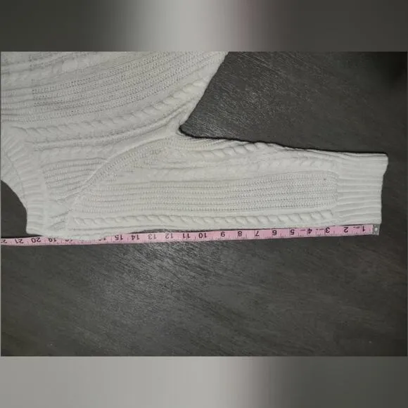 New York and Company Cream Cable Knit Sweater Size Medium